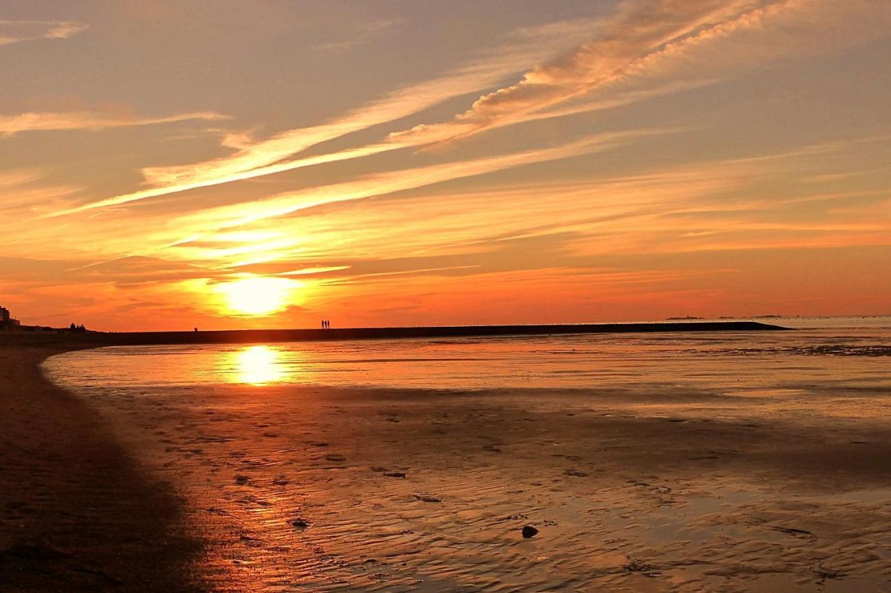 Luettje Huus Frieda Mit Strandkorb Am Strand Von Mai Bis September Cuxhaven Dış mekan fotoğraf